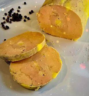 Foie gras mi- cuit compotée d'oignons aux 4 épices 22€